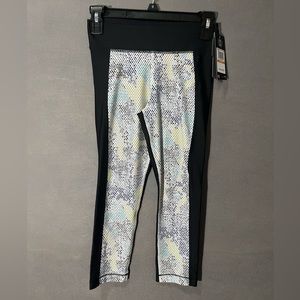 New!!! Under Armour women’s size small work out pants